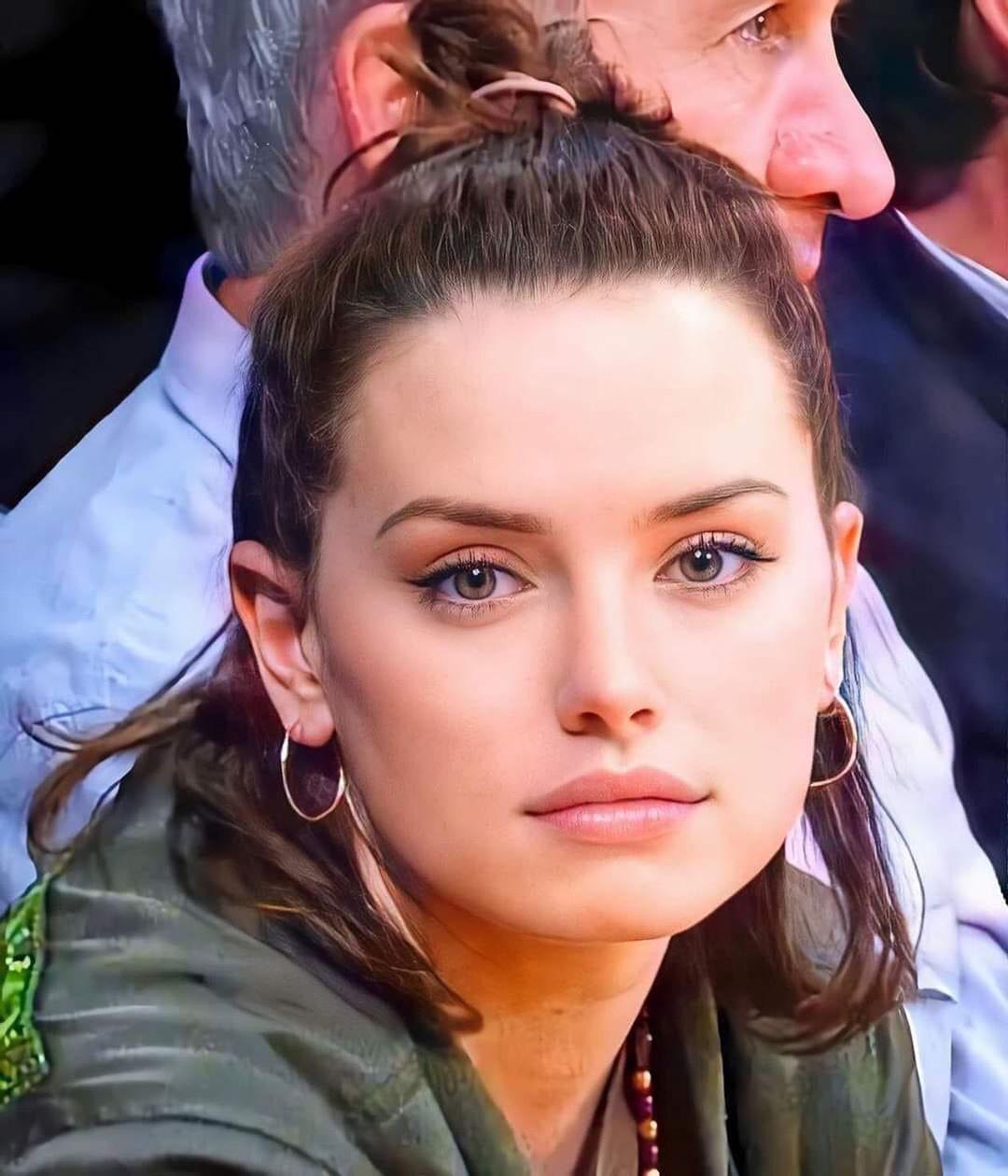 Daisy Ridley would be so good at taking a deep