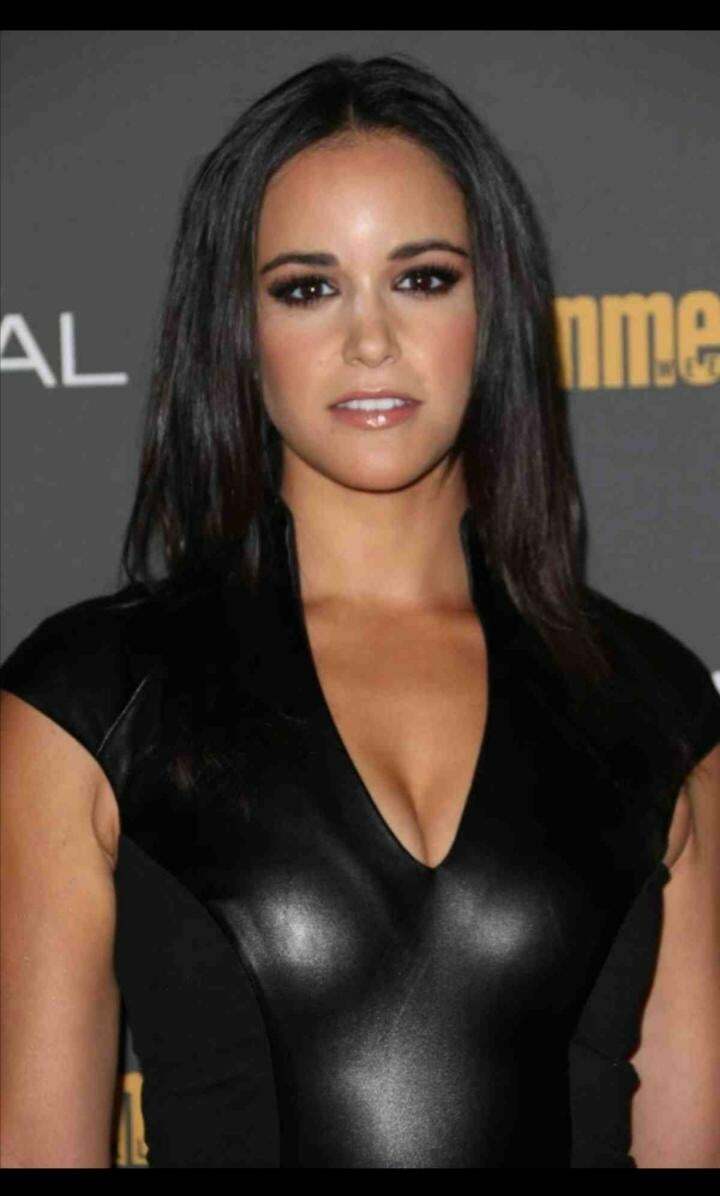 I want to put my dick through Melissa Fumeros beautiful