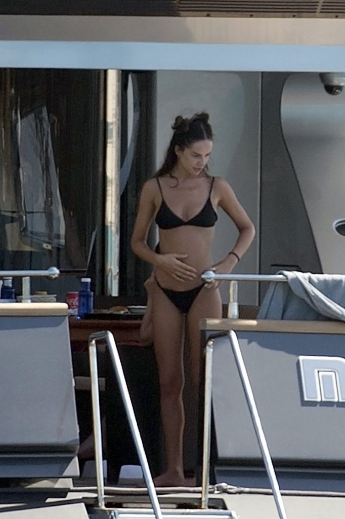 Ruby Mae Sexy (14 Photos)