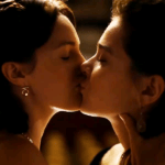 Hailee Steinfeld lesbian kissing