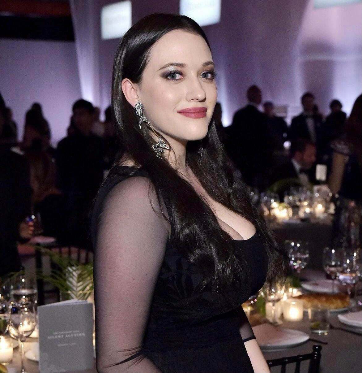 Kat Dennings has enormous boobs