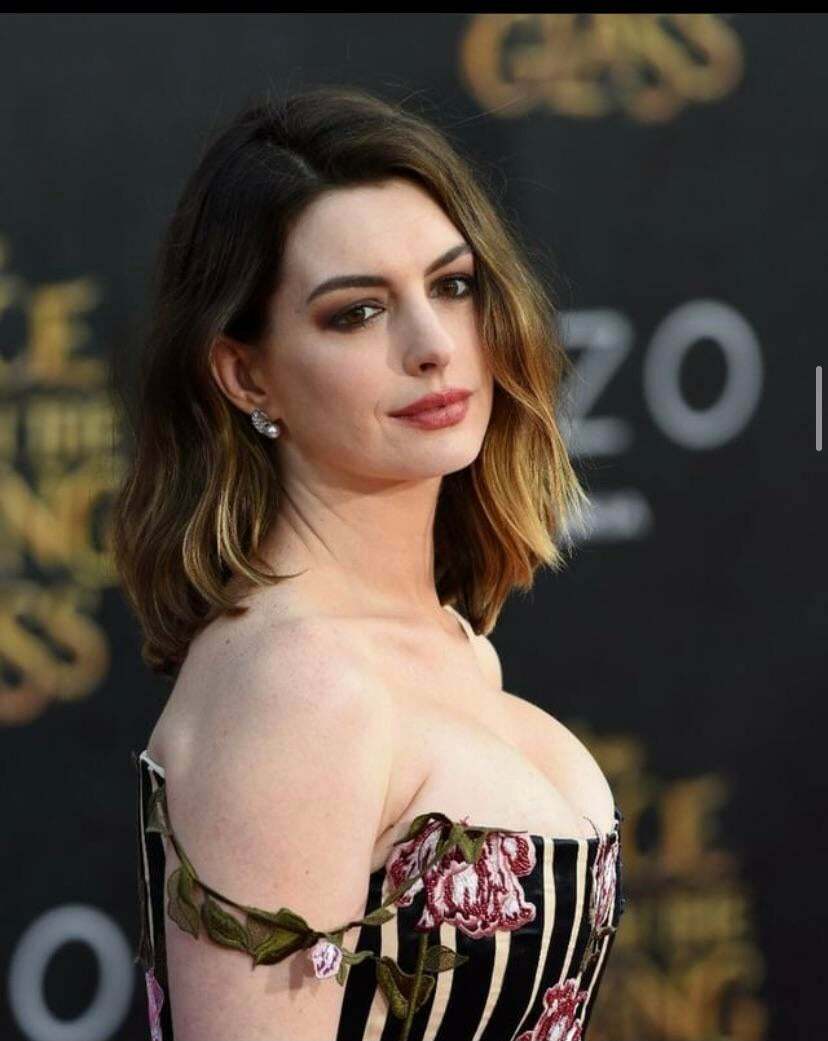 It would be a dream come true to titfuck Anne Hathaway