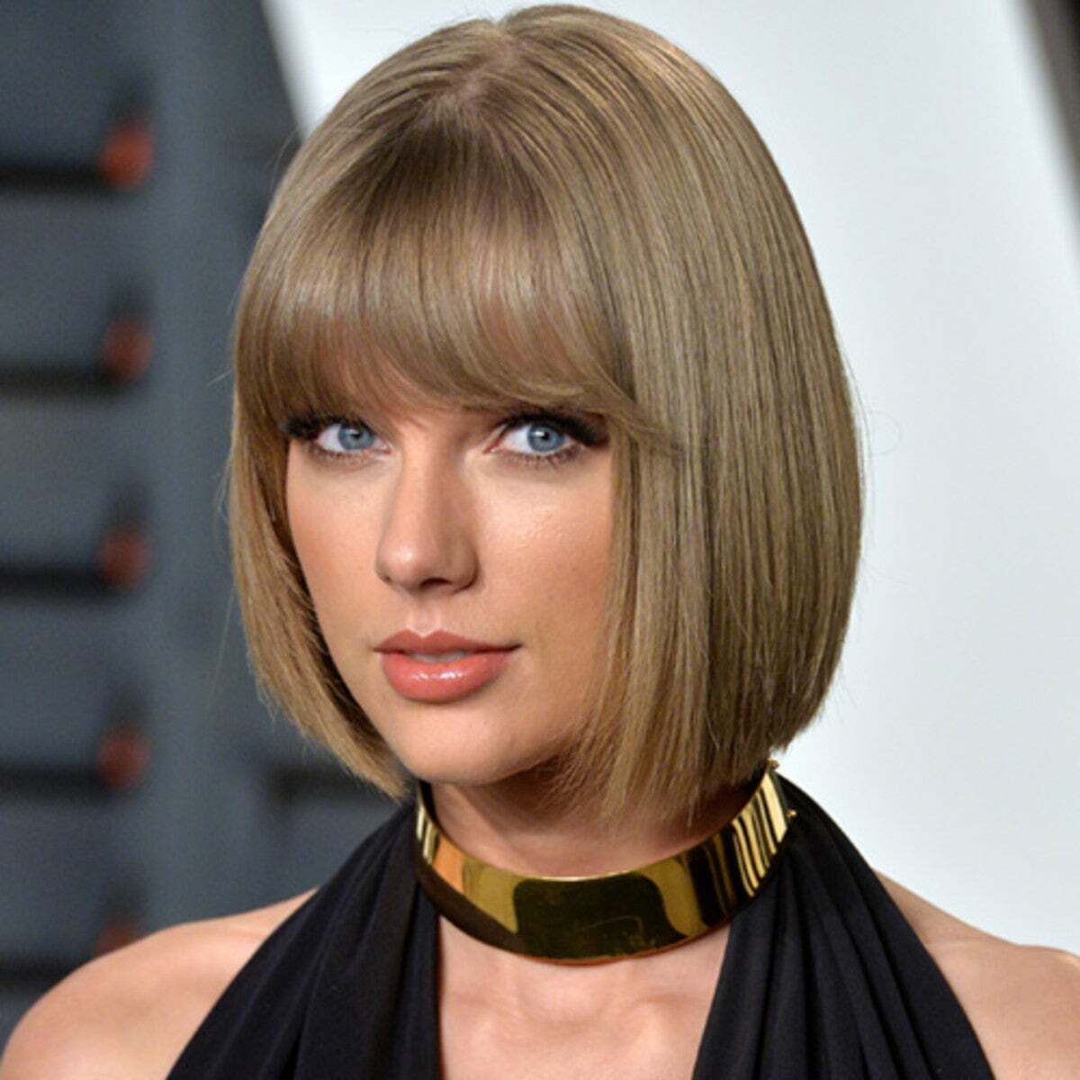 Taylor Swift looks so neat and orderly here, she needs to get facefucked until she's a mess.