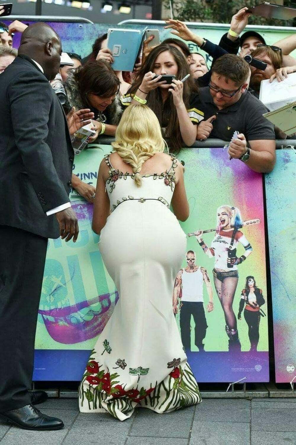 Margot Robbie's ass is made for hard doggystyle!