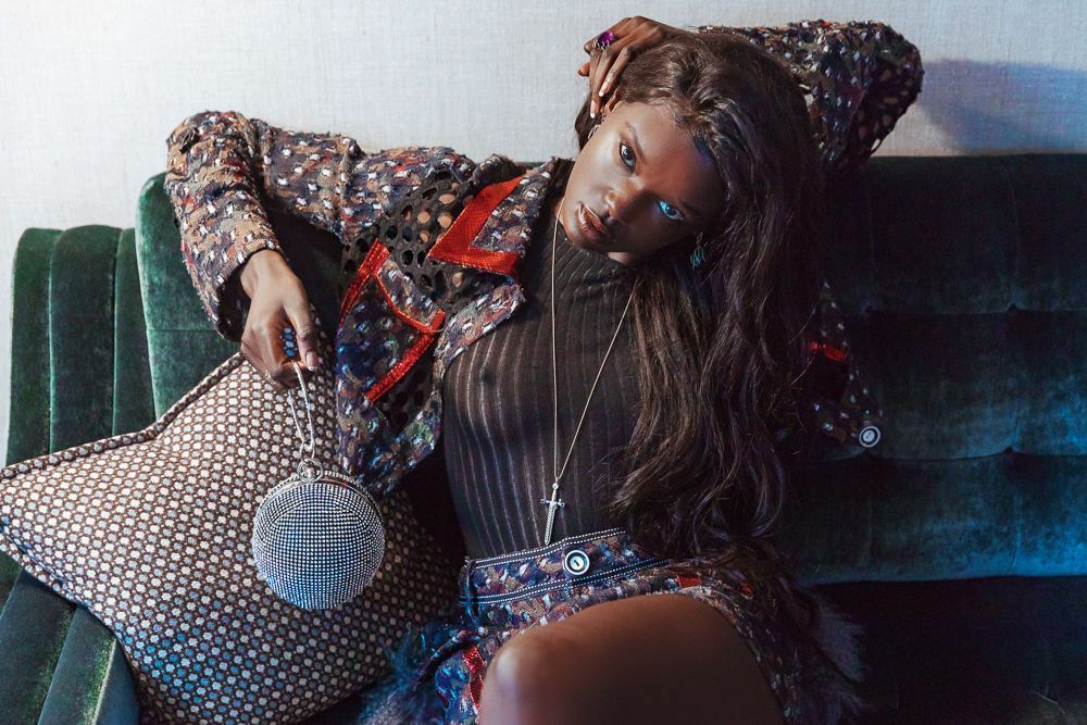 Nyadak Thot See Through (2 Photos)