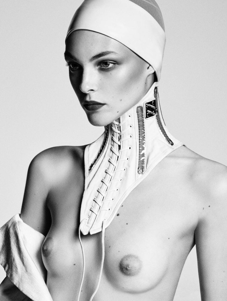 Vittoria Ceretti Topless (4 Photos)