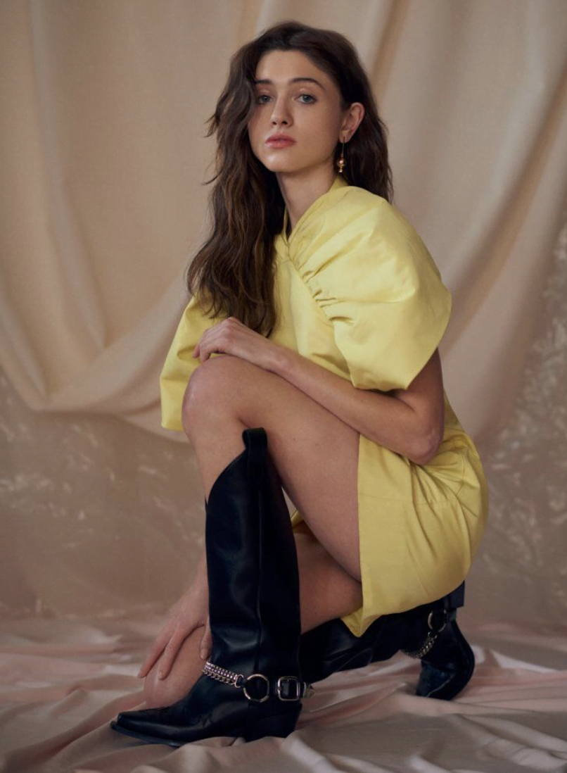 Natalia Dyer would get wrecked in this outfit Such a