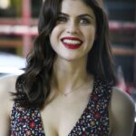 Alexandra Daddario Sexy (65 Photos + Videos)