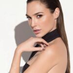 Gal Gadot Sexy (45 Photos)