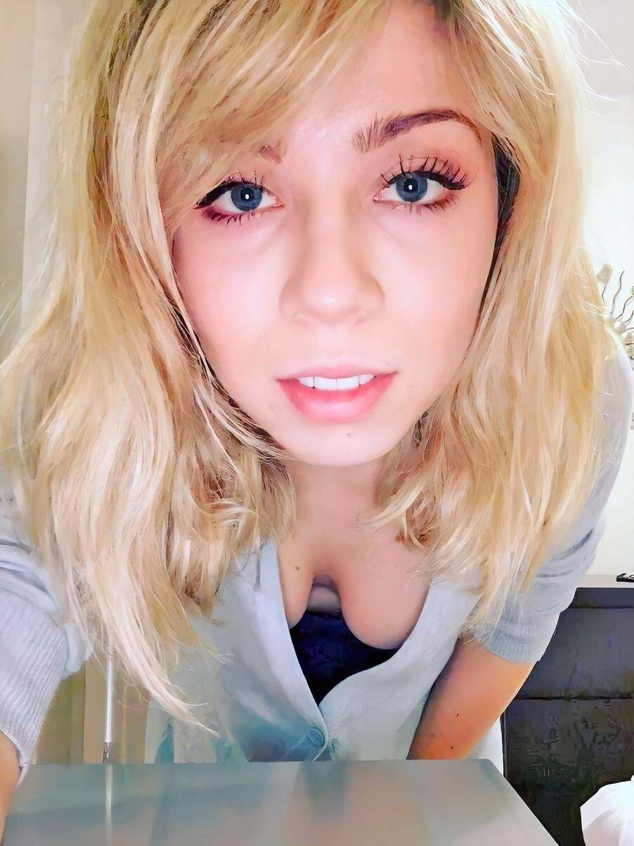 Jennette McCurdy great view