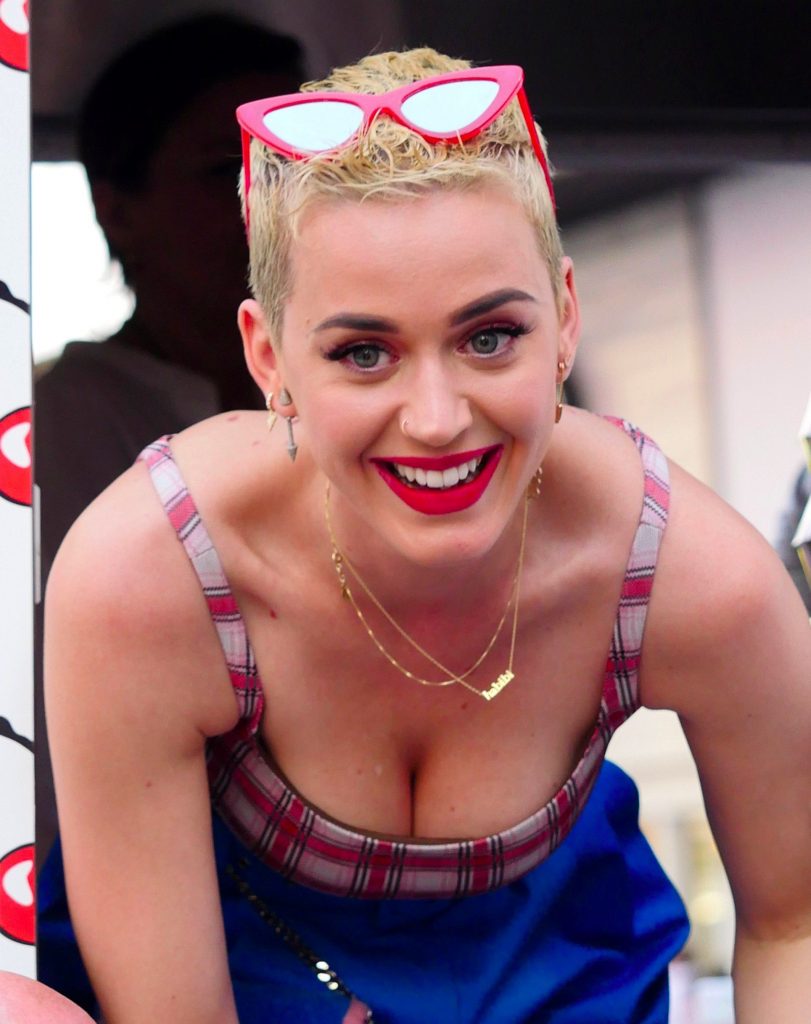 Katy Perry Cleavage (33 Photos)