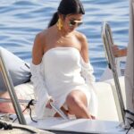 Kourtney Kardashian Upskirt (7 Photos)