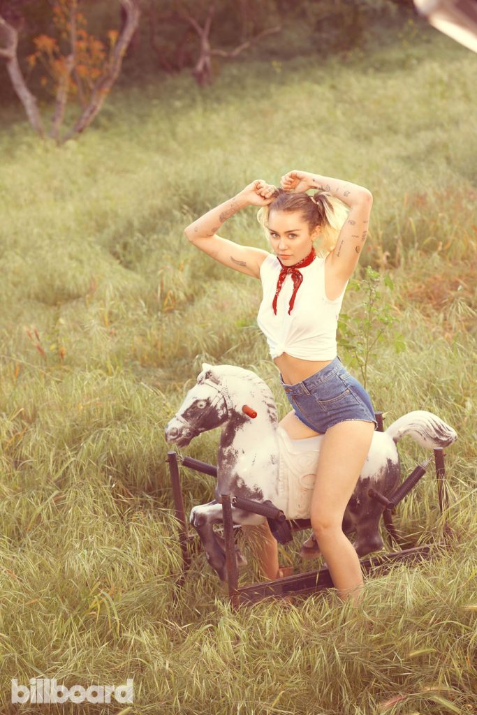 Miley Cyrus Sexy (8 Photos)