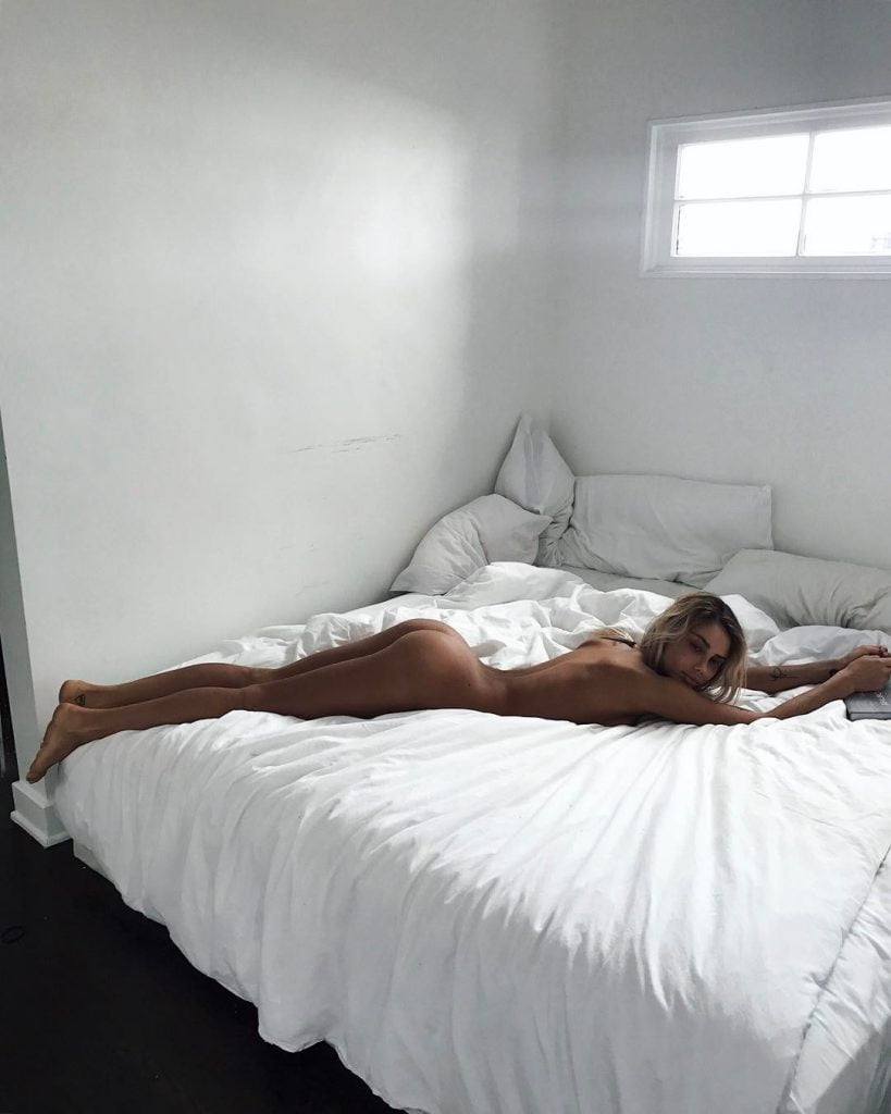 Sahara Ray Nude (2 Photos)