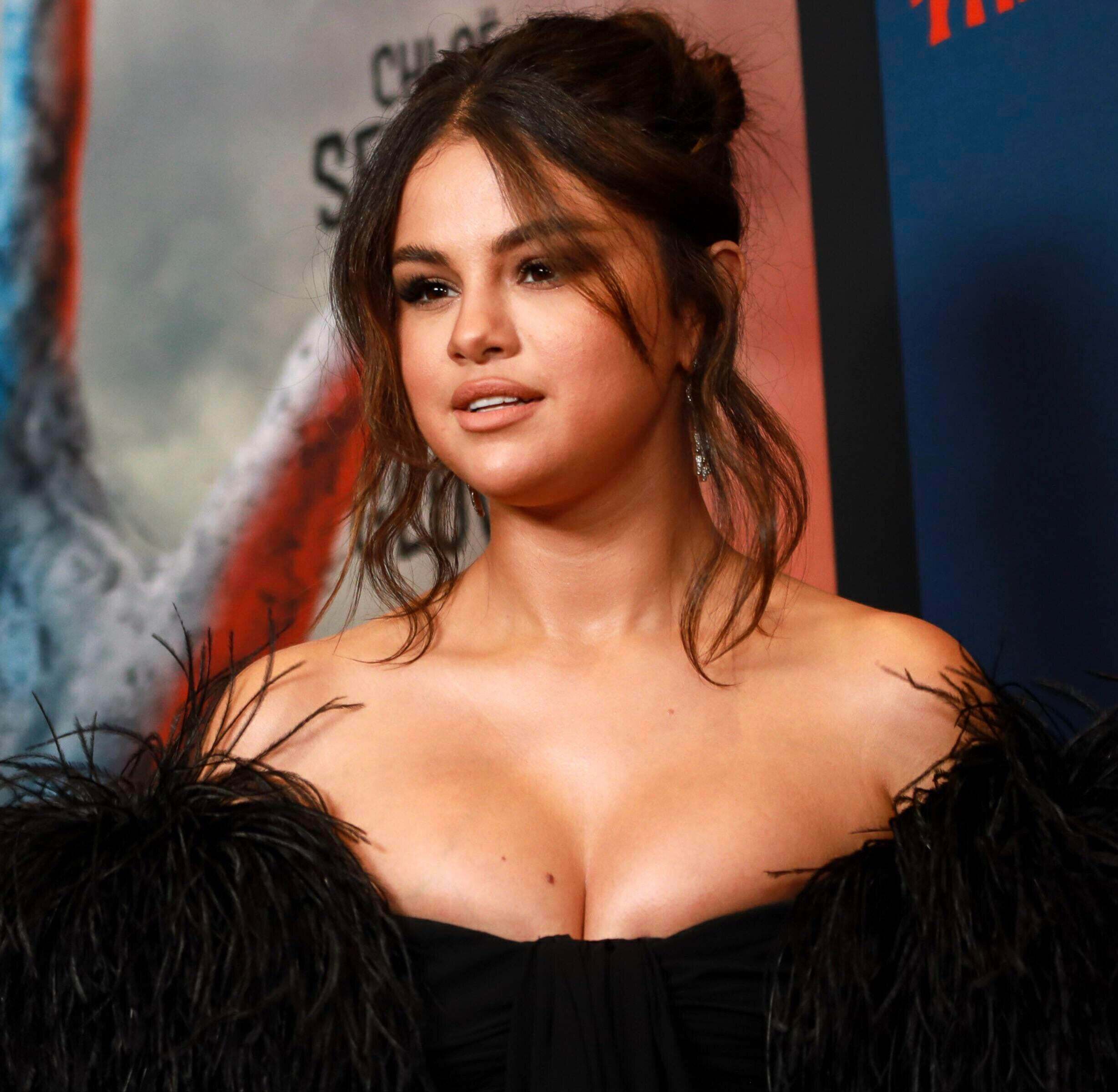Selena Gomez needs a cock between her tits