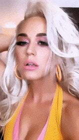 Blonde Katy Perry can get it 😳