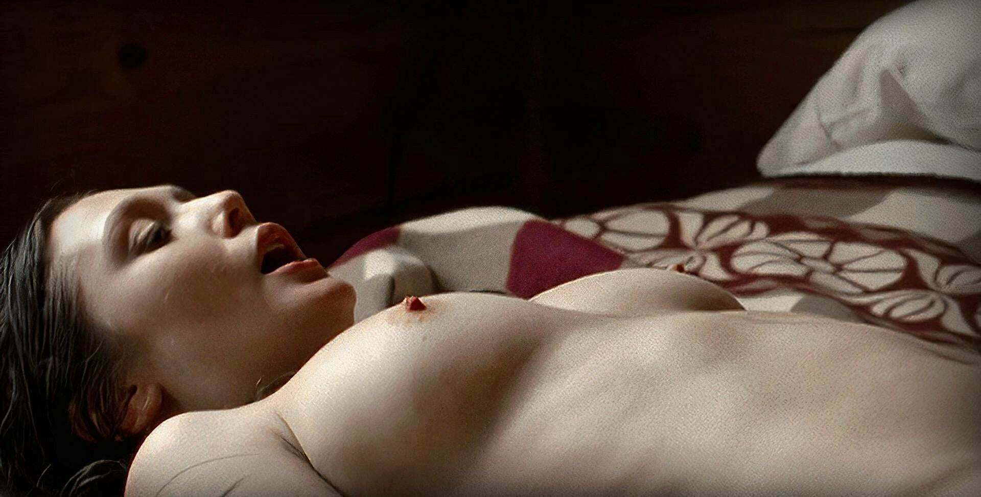 Elizabeth Olsen perfect boobs and nipples