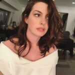 Anne Hathaway has the perfect face to cum on!