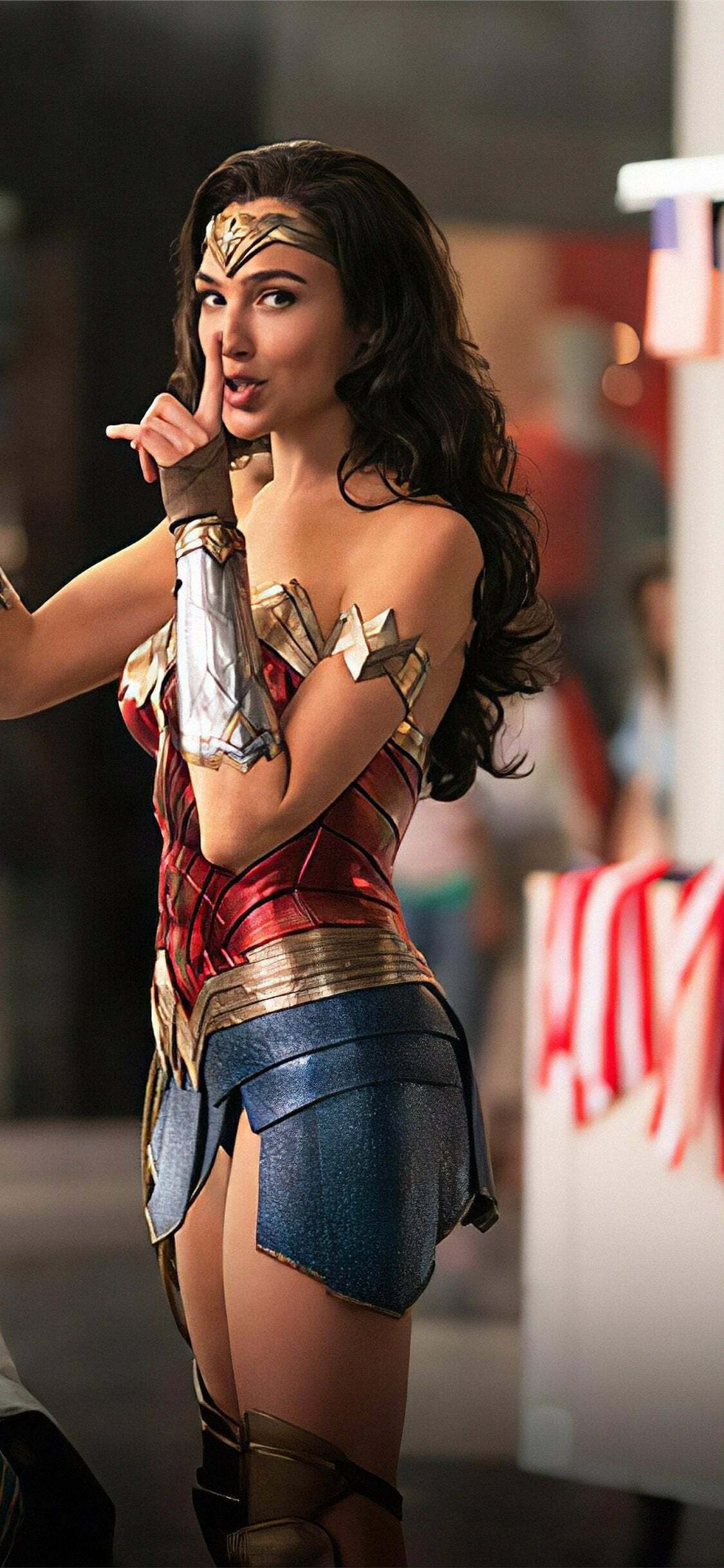 Love gal gadot expression (her body too)