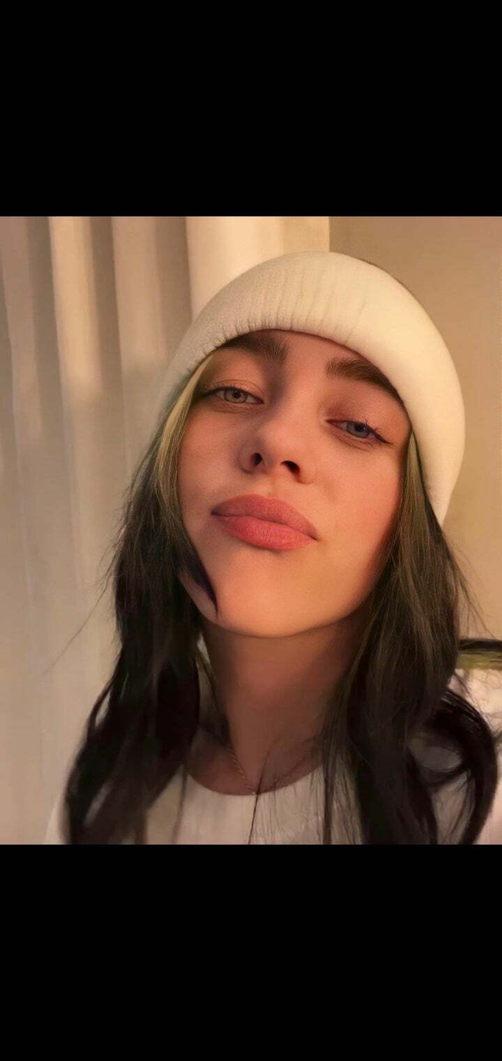 I need Billie Eilish's sexy lips wrapped around my cock