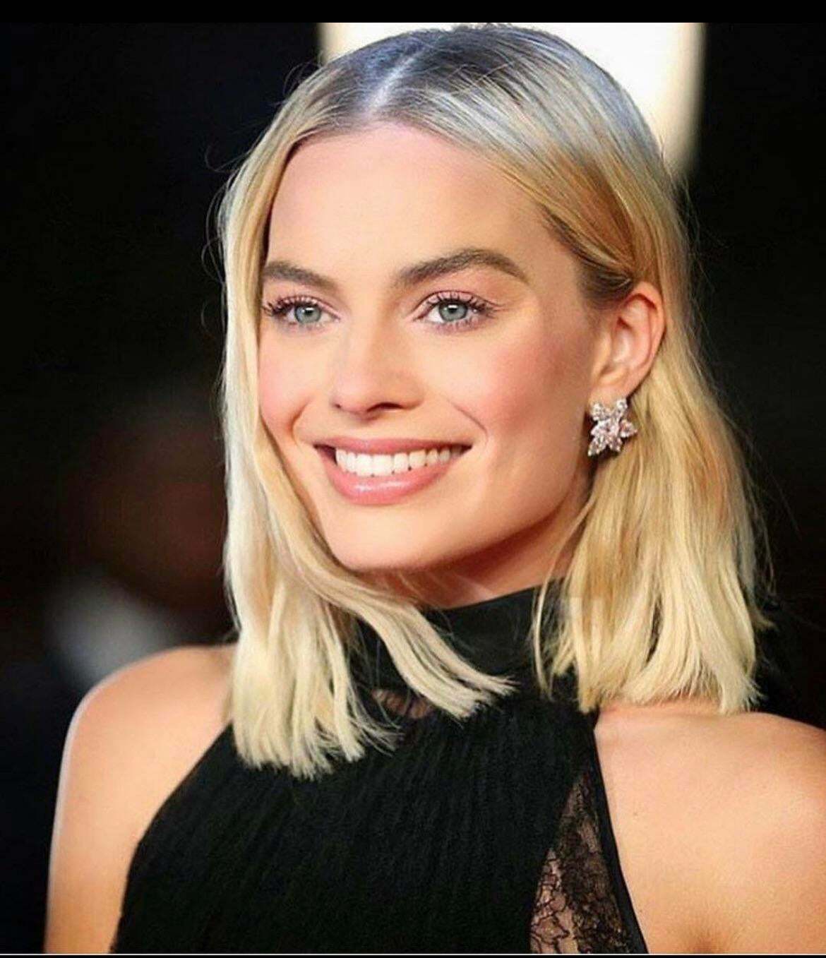 I’m soo horny for Margot Robbie someone help me explode please