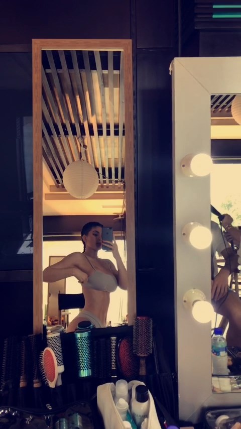 Kylie Jenner Sexy Snaps 17