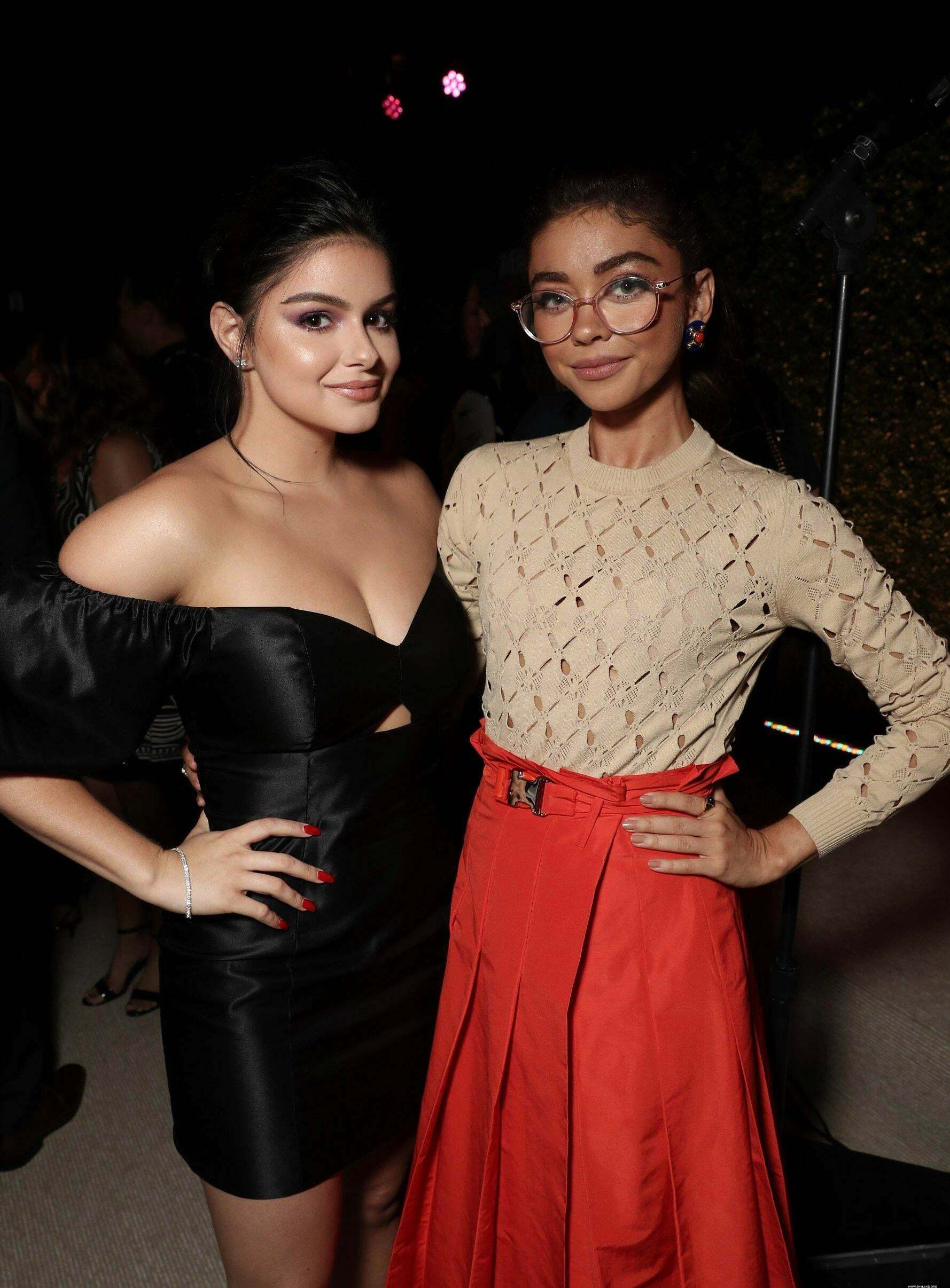 Fucking Sarah Hyland’s tight asshole while sucking on Ariel Winter’s fat tits would be amazing.