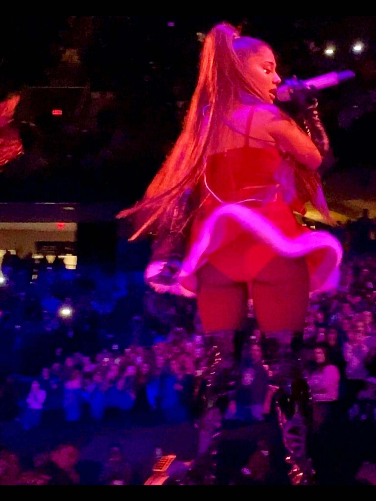 Ariana grande has such a nice ass