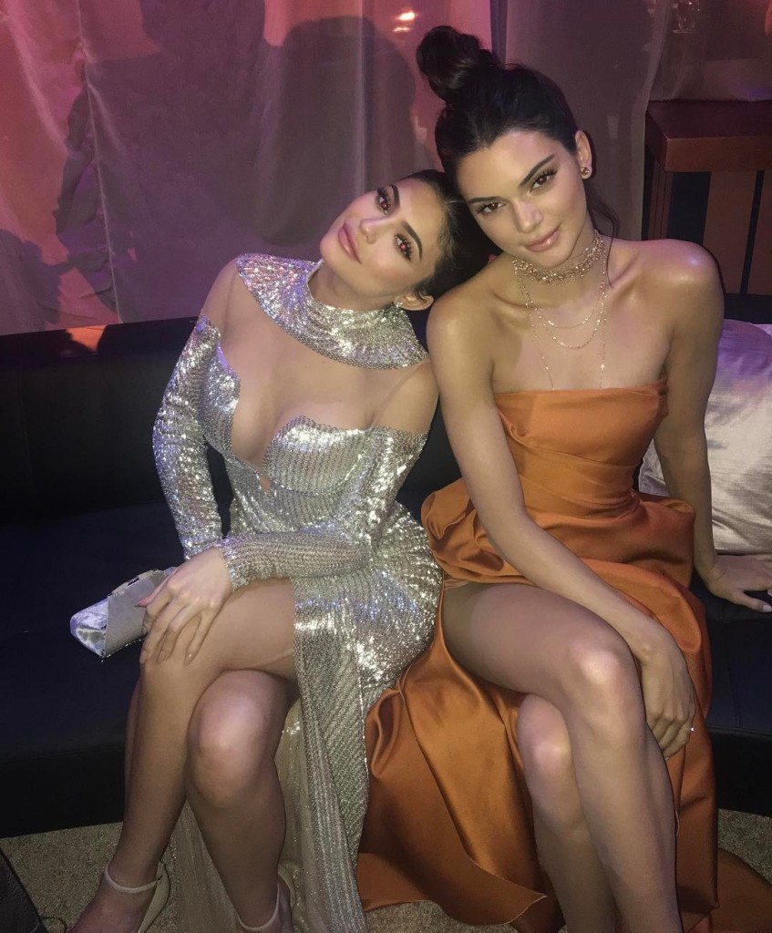 Kylie Jenner & Kendall Jenner Sexy 2