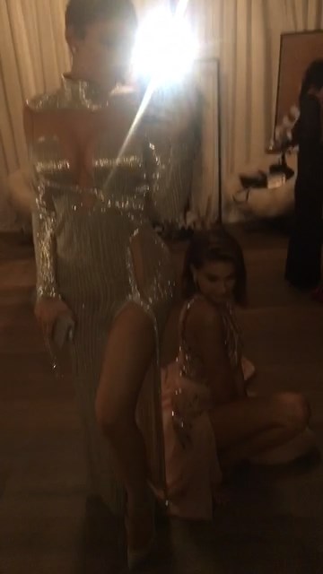 Kylie Jenner & Kendall Jenner Sexy Pics 2