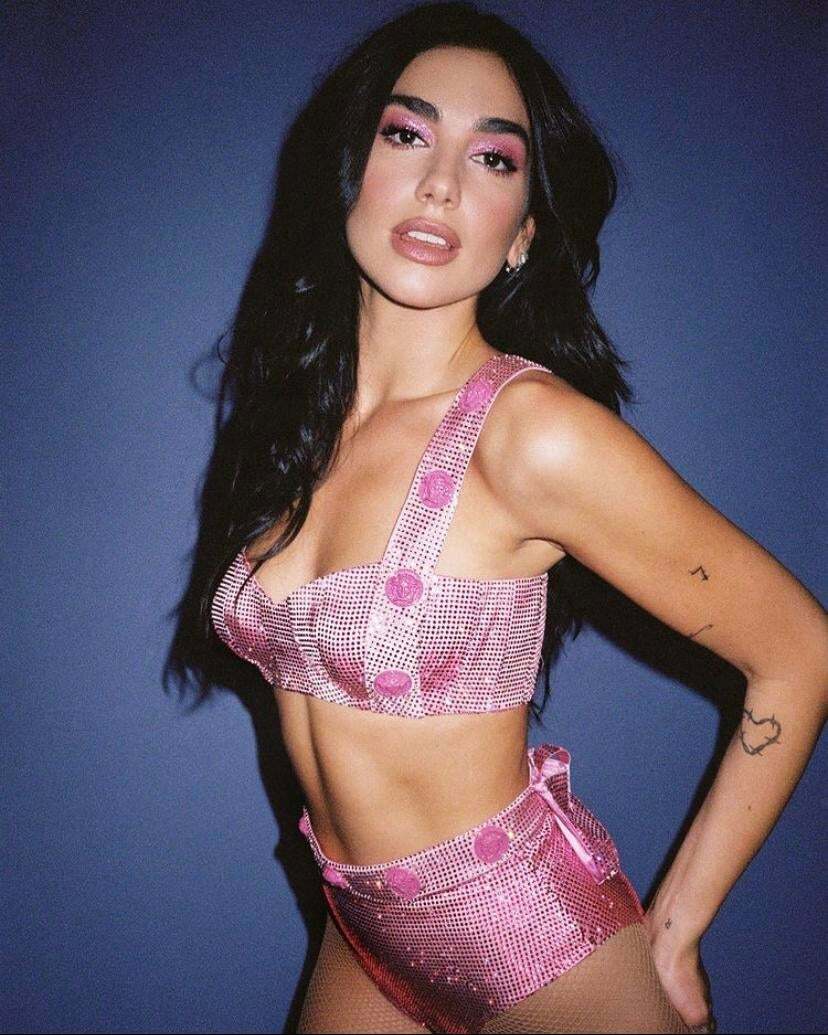 I want to cum on Dua Lipa's pretty face