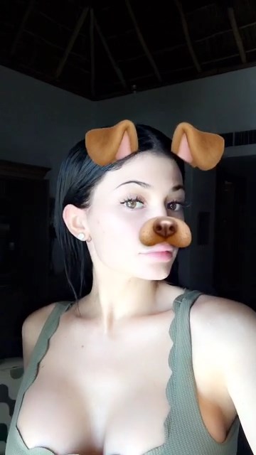 Kylie Jenner Sexy Snap 16