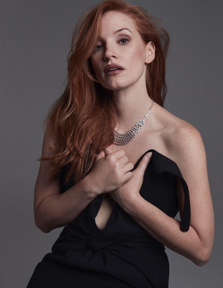 Jessica Chastain taking off her dress for you 😍