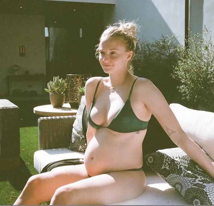 I'd work up a sweat fucking preggers Sophie Turner so I'd suck some refreshing milk from her tits after 🍼🍼🤤