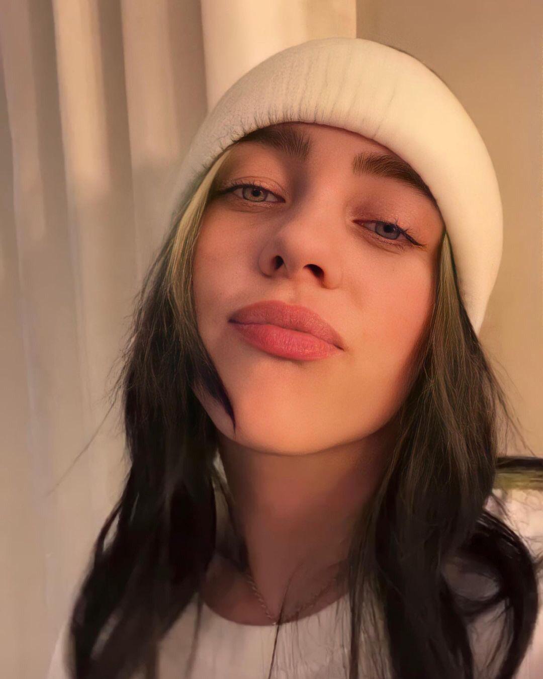 Billie Eilish has some wonderful lips