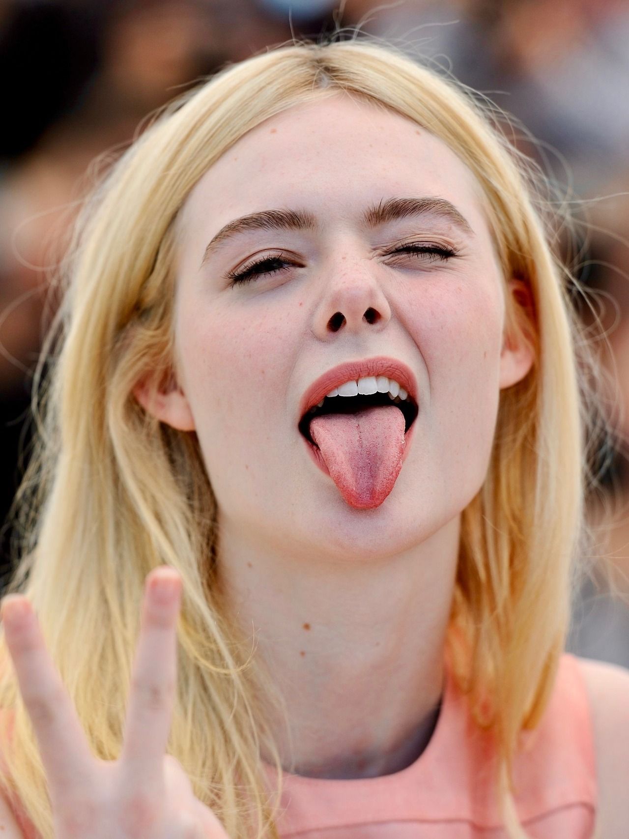 I just wanna deepthroat Elle Fanning and cum in her