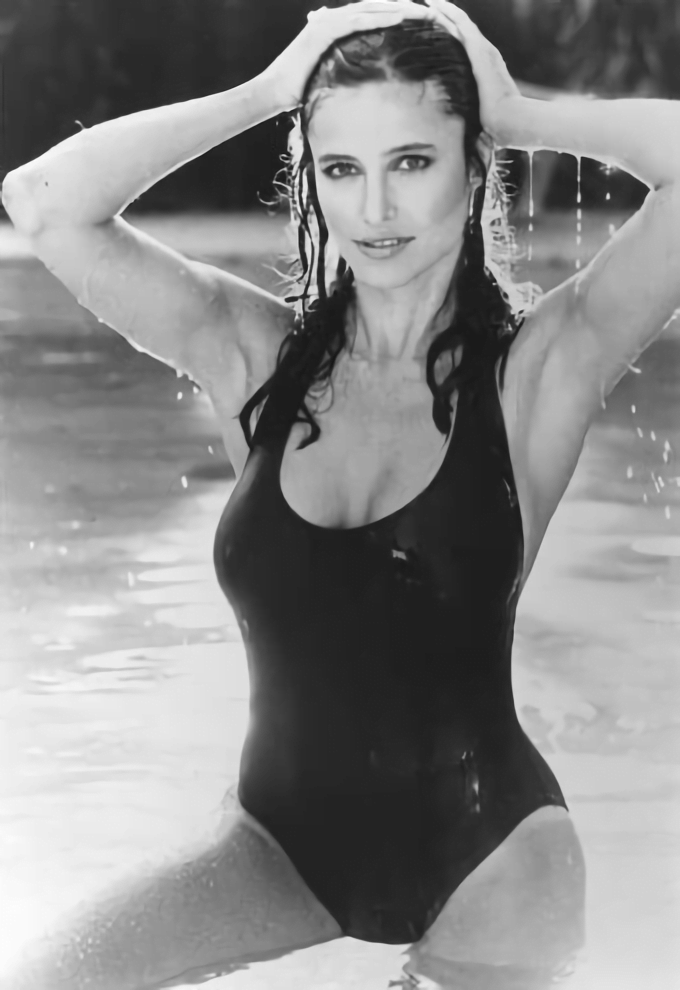 Mimi Rogers Sexy