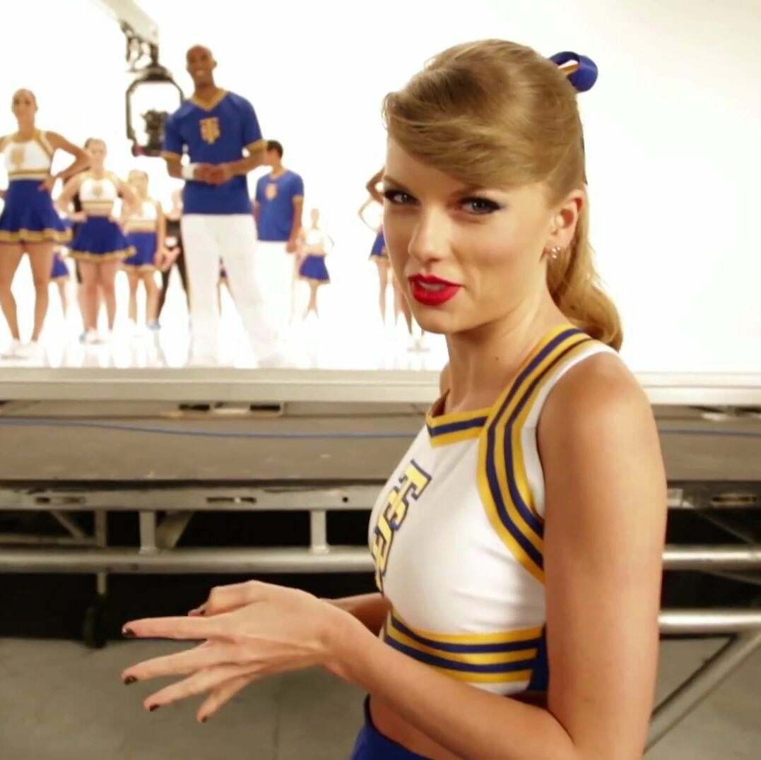 Taylor Swift needs to bring back her cheerleader uniform