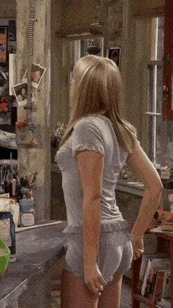 Beth Behrs curvy back story in 2 Broke Girls