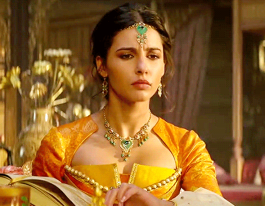 Only reason I watched Aladdin again was to jerk to Naomi Scott