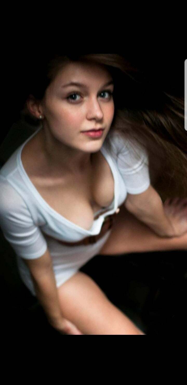 Show off Melissa Benoist