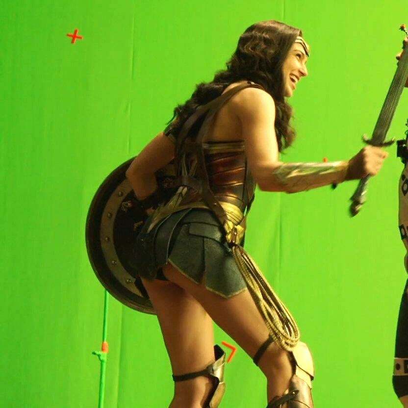 Gal gadot's ass deserves some hardcore pounding