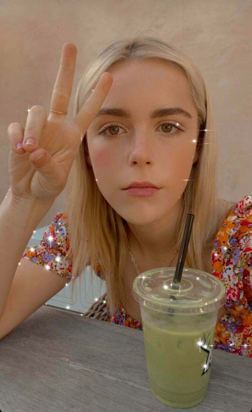 Kiernan Shipka would be an amazing face fuck