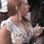 Scarlett Johansson signing autographs is an incredible sight