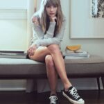 Taylor Swift - she catches you jerking to her, she decides to sit and watches you just like this till you're done