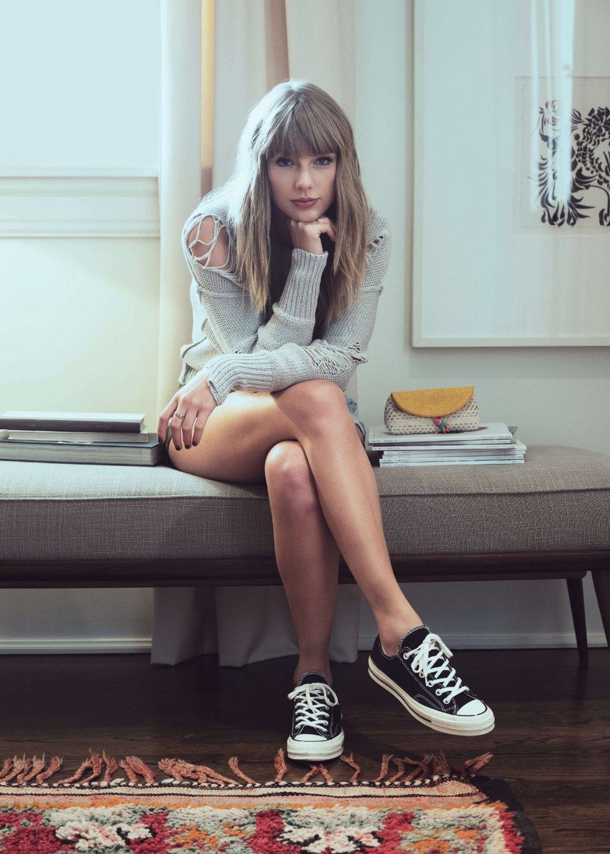 Taylor Swift - she catches you jerking to her, she decides to sit and watches you just like this till you're done