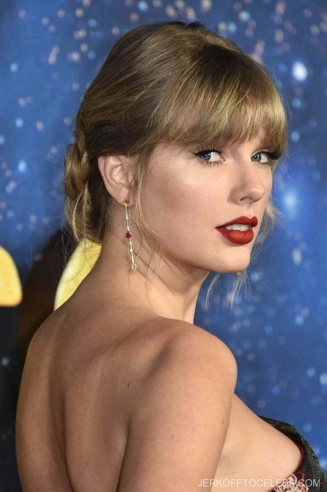 Taylor Swift has some big breasts