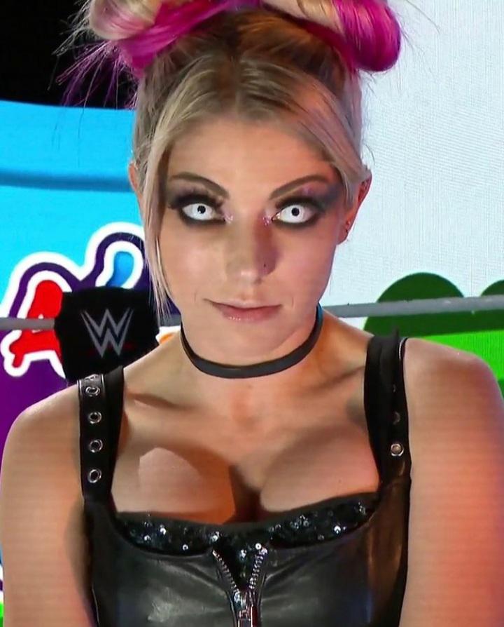 I don't care if Alexa Bliss is Spooky I'd still let her fuck and suck the soul Outta me 💦💦😝😈