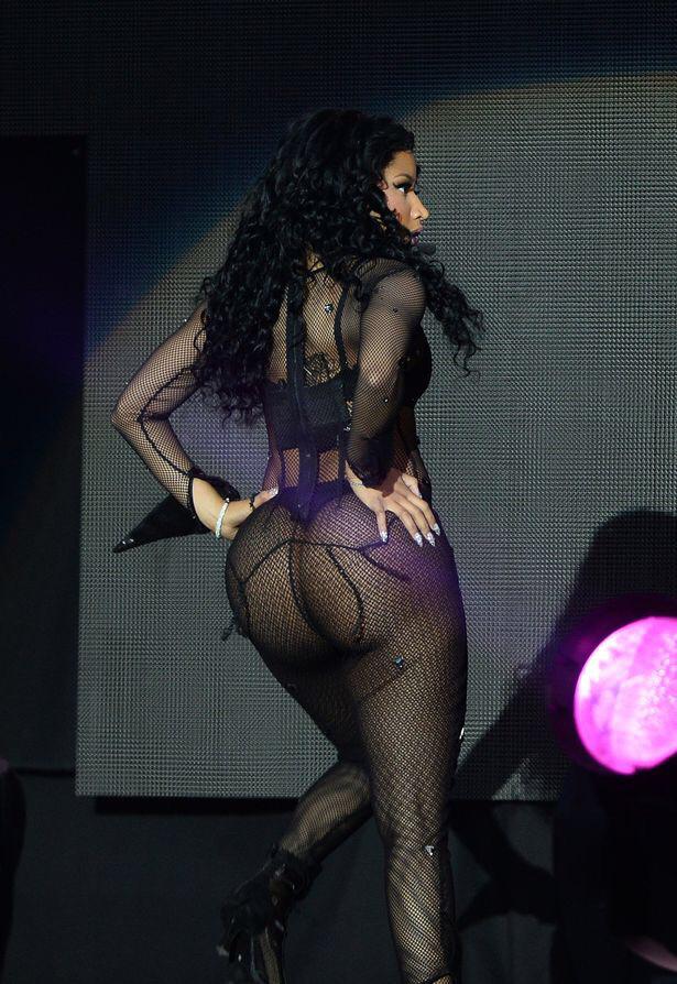 so hard and so horny for Nicki Minaj