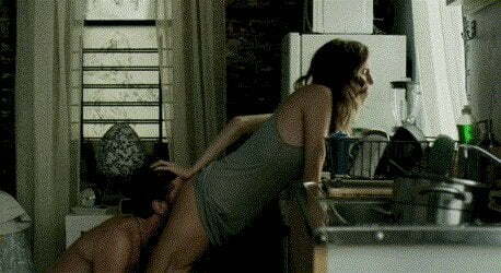 Allison Williams get her ass eaten on "Girls"